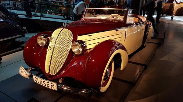 В Риге открылся крупнейший музей истории авто (ФОТО)