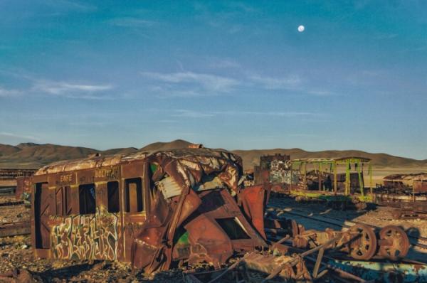 Символ несбывшихся надежд: кладбище поездов в Боливии (ФОТО)