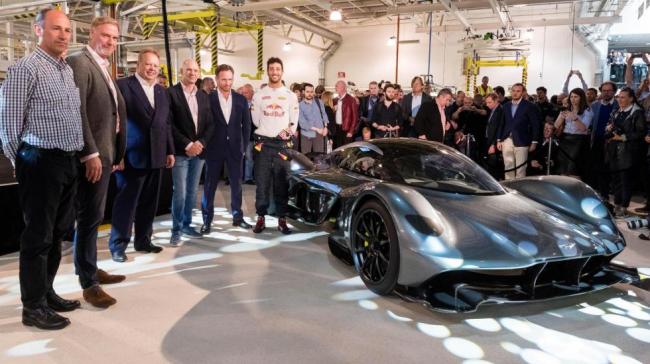 Aston Martin представил новый гиперкар AM-RB 001 (ФОТО)