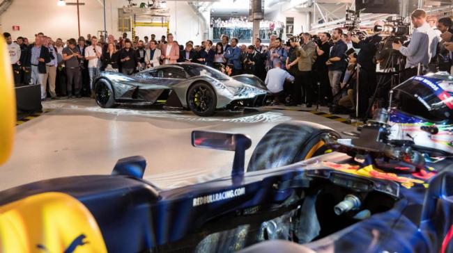 Aston Martin представил новый гиперкар AM-RB 001 (ФОТО)