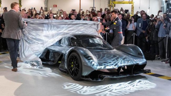 Aston Martin представил новый гиперкар AM-RB 001 (ФОТО)