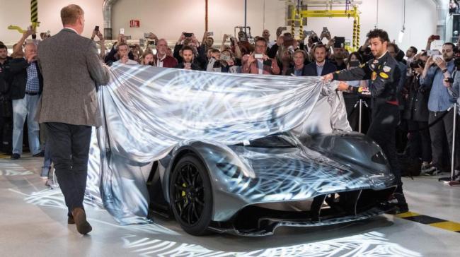 Aston Martin представил новый гиперкар AM-RB 001 (ФОТО)