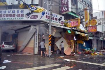 Мощный тайфун обрушился на Тайвань и восточное побережье Китая
