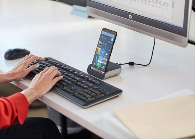 HP анонсировала флагманский смартфон на Windows 10 (ФОТО)