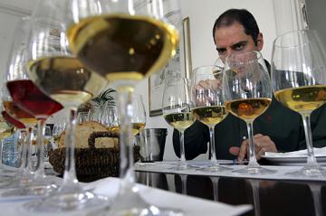 Медики рассказали о вреде белого вина