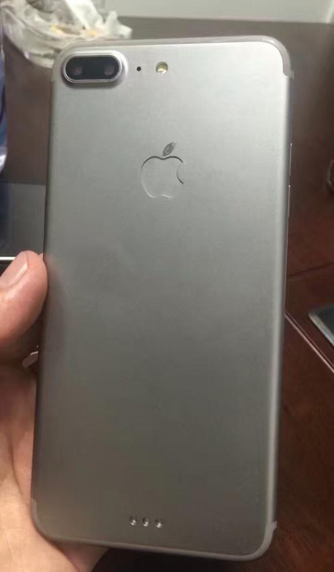 В Сети появились «живые» снимки iPhone 7 Plus (ФОТО)