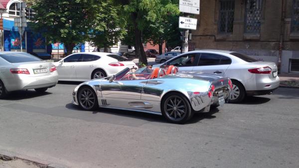 На украинских дорогах был замечен очередной эксклюзивный автомобиль (ФОТО)