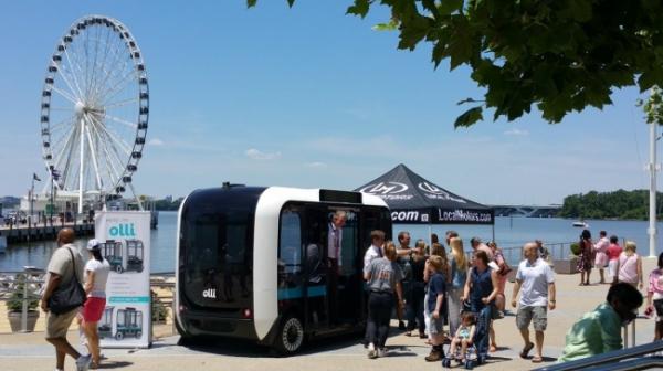 Будущее наступило: в США показали автобус, напечатанный на 3D-принтере (ФОТО)