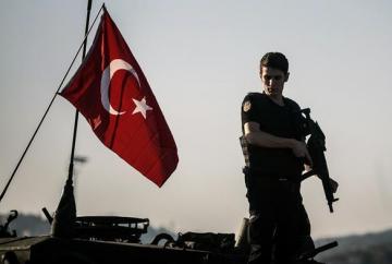 Повстанцы взяли в заложники командующего ВМС Турции