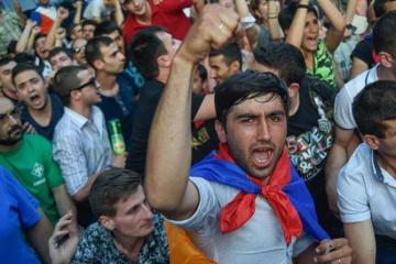 В Армении заговорили о госперевороте. Захвачен полицейский участок в Ереване