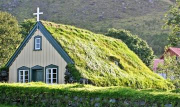 Классический стиль: последняя исландская церковь с «живой» крышей (ФОТО)