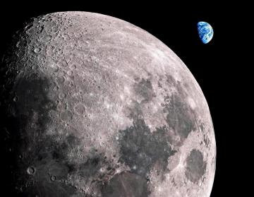 На поверхности Луны найдены следы от падения космического объекта