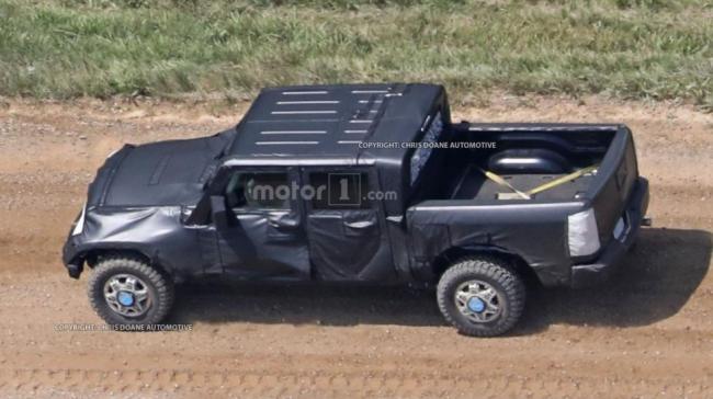 Jeep тестирует новый пикап (ФОТО)