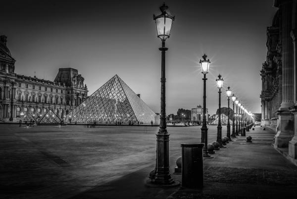 Безлюдный Париж на фотографиях Серджио Рамелли (ФОТО)
