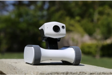 Компания iPatrol представила робота-охранника Riley (ВИДЕО)