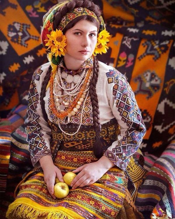  Украинский колорит в женских головных уборах (ФОТО)