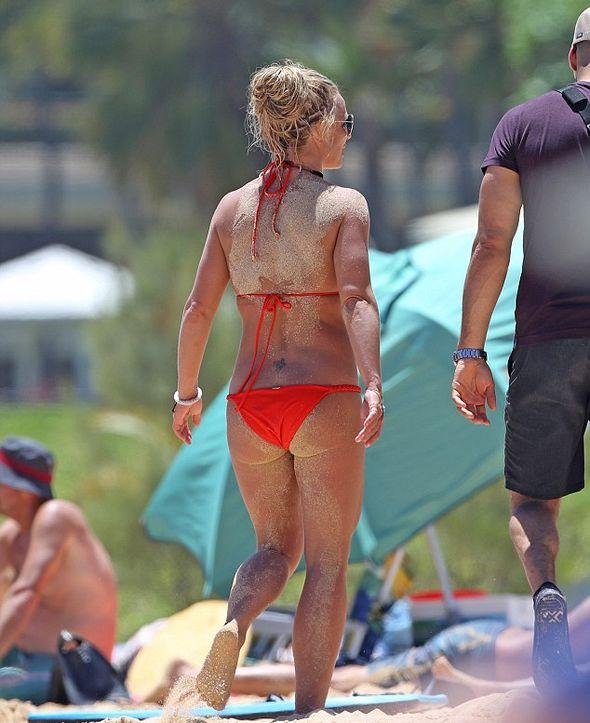 Бритни Спирс похвасталась на пляже идеальной фигурой (ФОТО)