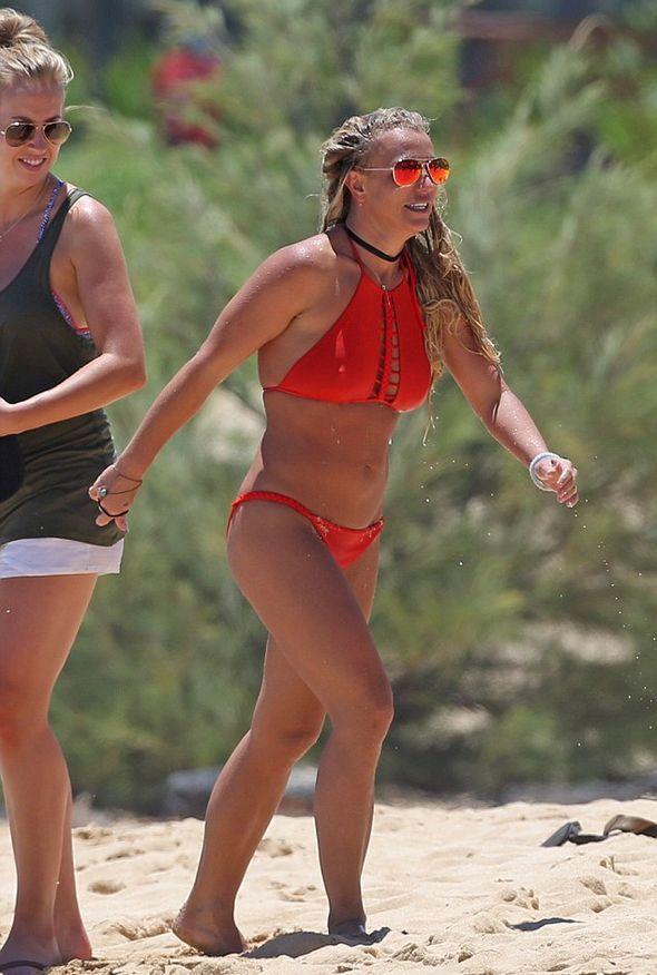Бритни Спирс похвасталась на пляже идеальной фигурой (ФОТО)