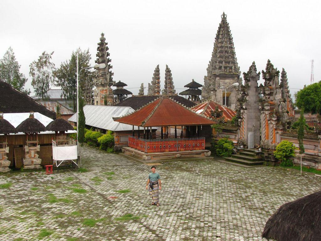 Удивительный водный храм Пура Улун Дану на Бали (ФОТО)