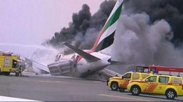 На борту загоревшегося в Дубае Boeing 777 было 275 человек