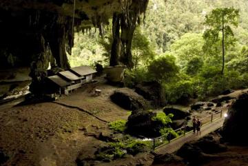 Приманка для туристов: оленья пещера на острове Борнео (ФОТО)