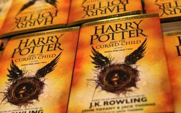 Книга «Гарри Поттер и Проклятое дитя» бьет рекорды