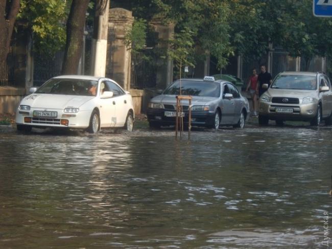 Одессу накрыли грозы со шквальным ветром и градом (ФОТО)