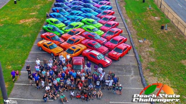 «Радуга» из масл-каров Dodge Challenger (ФОТО)