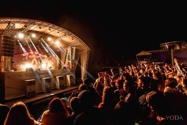 Оля Полякова вышла на сцену без каблуков (ФОТО)