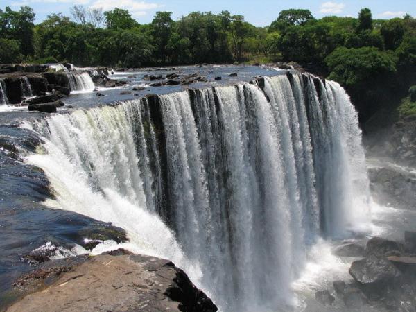 Впечатляющее творение природы: малоизвестный водопад Каландула (ФОТО)