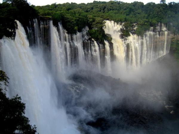 Впечатляющее творение природы: малоизвестный водопад Каландула (ФОТО)