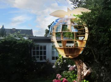 “Детская штаб-квартира”: домик в форме яблока в Швеции (ФОТО)