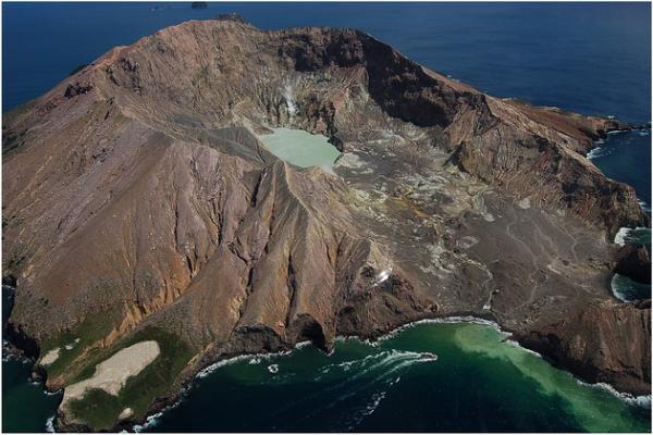 Беспокойный гигант: один из самых опасных вулканов на Земле (ФОТО)