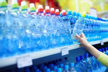 Ученые не советуют пить из пластиковых бутылок