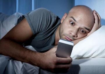 Разговор по телефону перед сном вреден для здоровья человека