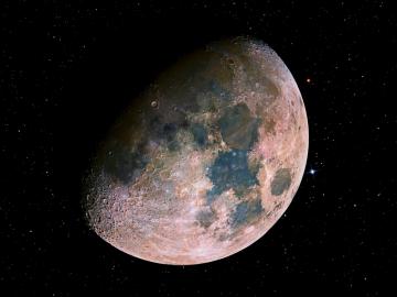 На Луне обнаружен загадочный черный объект (ФОТО)
