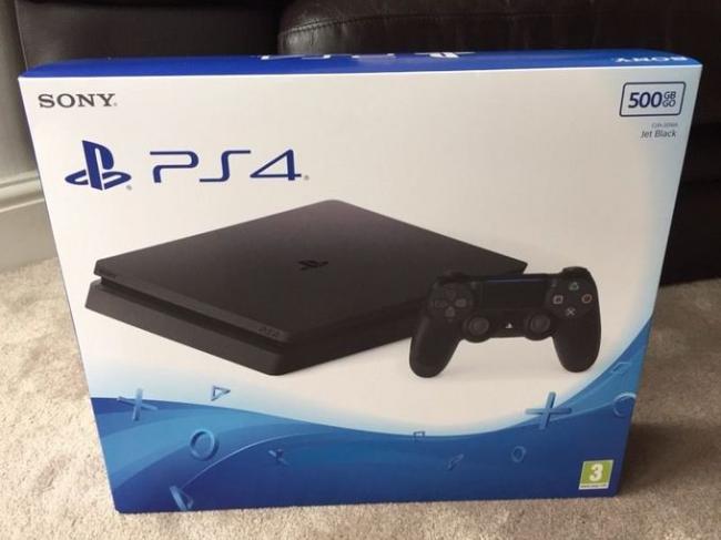 В Сети появились первые изображения PlayStation 4 Slim (ФОТО)