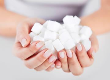 Ученые назвали суточную норму сахара для детей