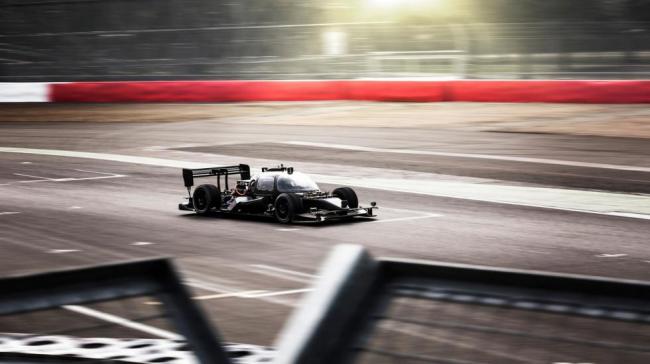 Организаторы Roborace показали первый гоночный беспилотник (ФОТО)