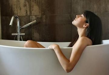Горячая ванна помогает сжигать калории, – ученые