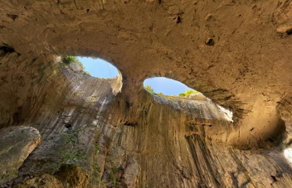 Глаза Бога: уникальная пещера в Болгарии (ФОТО)