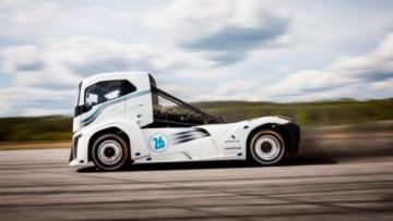 Грузовик компании Vovlo установил два мировых рекорда скорости