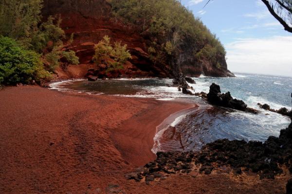 Редкое творение природы: экзотический пляж на гавайских островах (ФОТО)