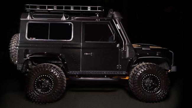 Британцы превратили Land Rover Defender в «машину Бонда» (ФОТО)
