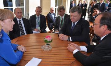 Президент Франции призвал Путина и Порошенко к диалогу
