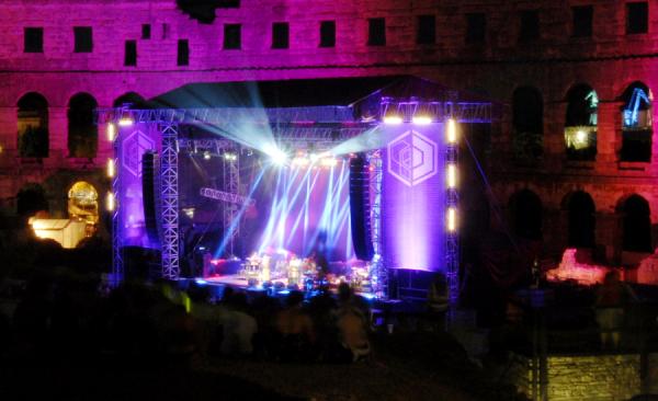 На древнеримской арене в Пуле провели музыкальный фестиваль (ФОТО)