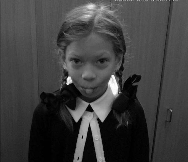 Вера Брежнева отправила младшую дочь в школу (ФОТО)