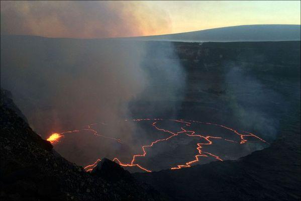 В плену огня: как живет вулкан Килауэа (ФОТО)