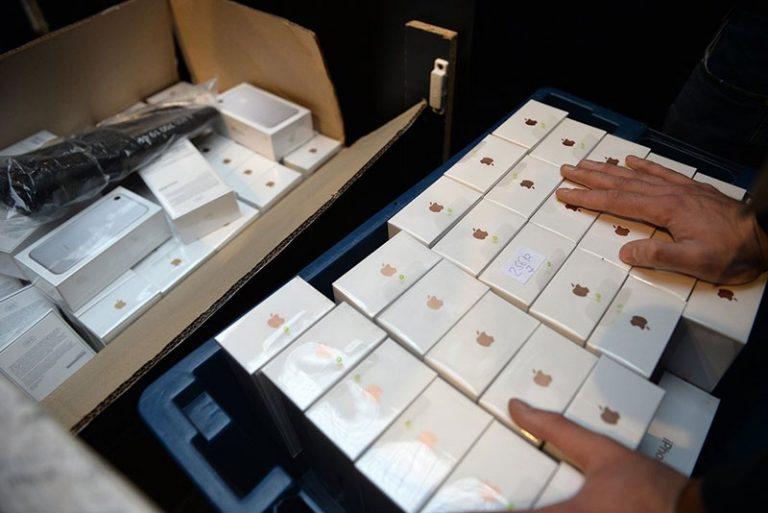 Нардеп назвал всех владельцев iPhone 7 преступниками (ФОТО)