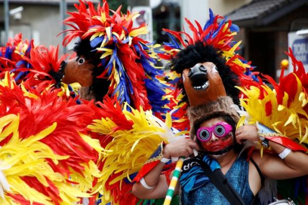 В бразильском стиле: красочный карнавал в столице страны Восходящего солнца (ФОТО)